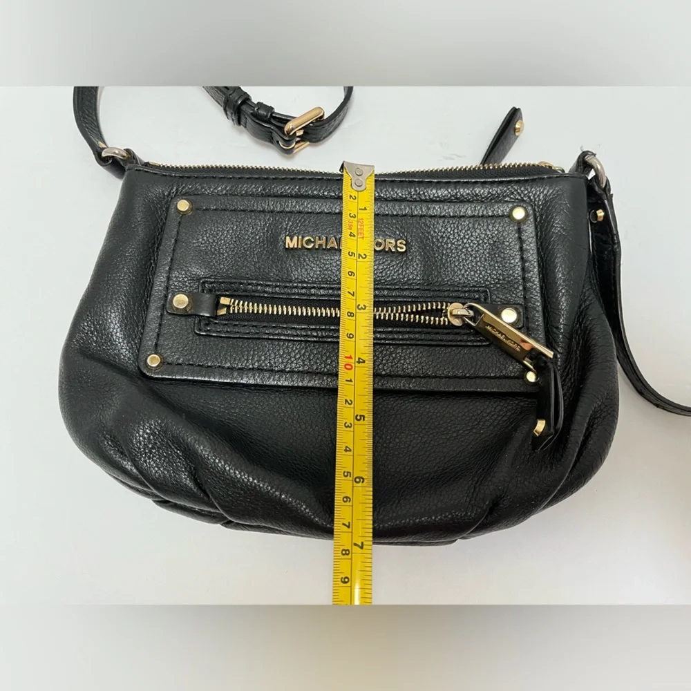 Michael Kors Gilmore Leather Crossbody Bag - Picture 4 of 11
